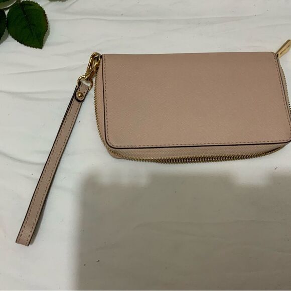 Michael Kors  Pink Studded heart  Design Zip Around Leather Wallet - Picture 3 of 11